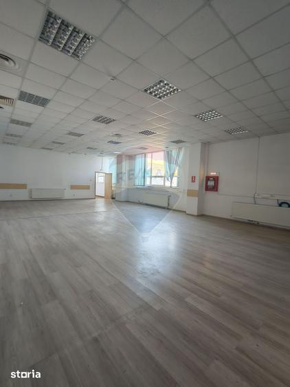 Spațiu comercial, de 2,100 mp, în Valea Rosie