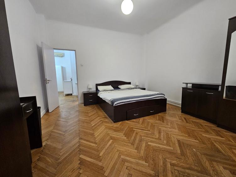 Apartament cu 3 camere decomandat în P-ța Universității