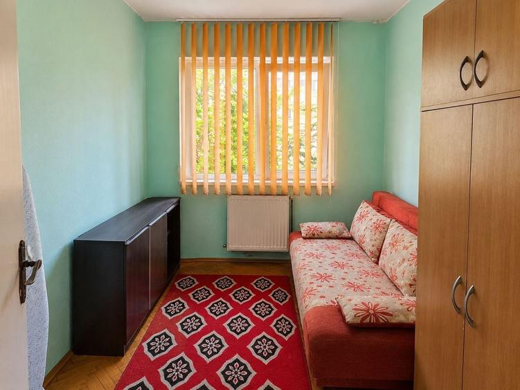 Apartament cu 3 camere semidecomandat, mobilat în Cetății