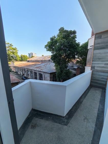 Apartament cu 3 camere decomandat, mobilat în Banu Manta