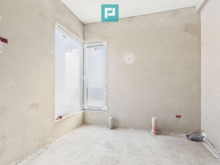 Casă individuală cu 6 camere cu Canalizare în Pârneava