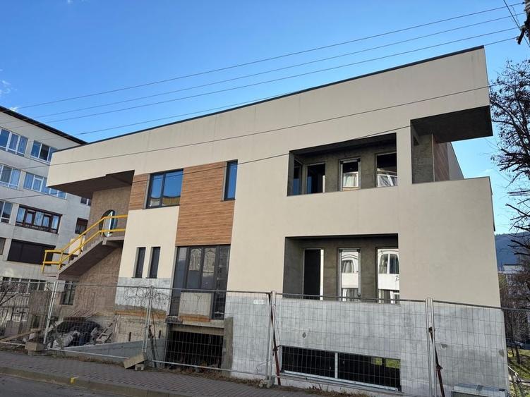 Spațiu comercial, de 900 mp, în Precista