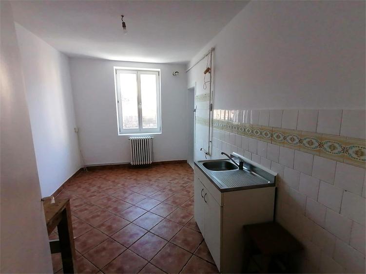 Apartament cu 4 camere decomandat în Brașovul Vechi