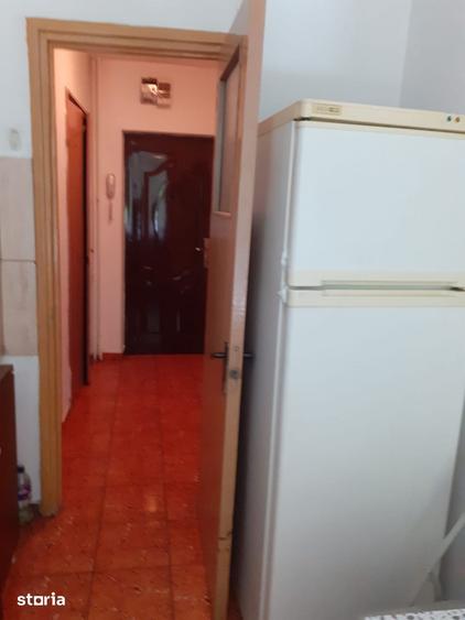 Apartament cu 2 camere semidecomandat în Tei