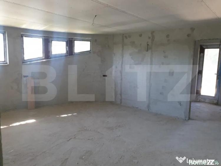 Casă cu 7 camere cu Teren 1000 Mp în Central
