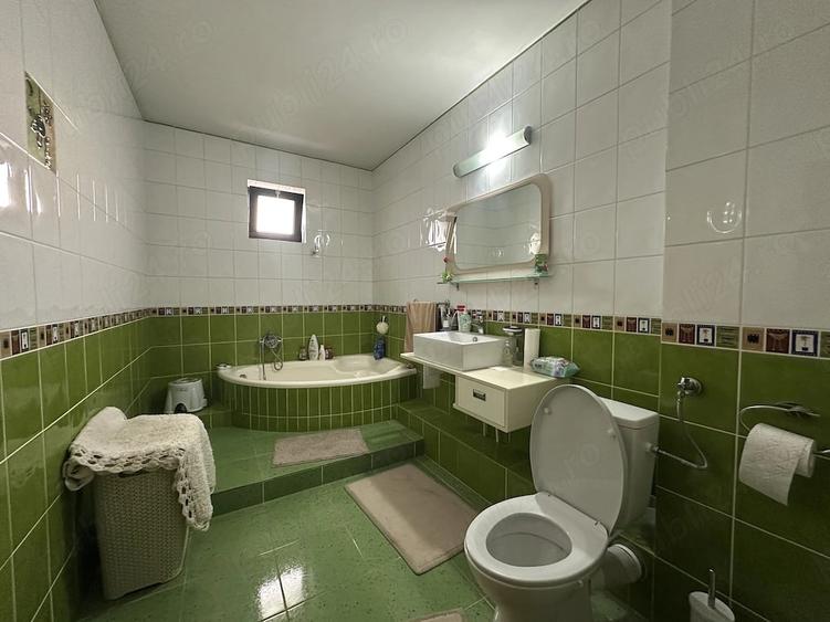 Casă cu 5 camere cu Teren 810 Mp în Puchenii-Moșneni
