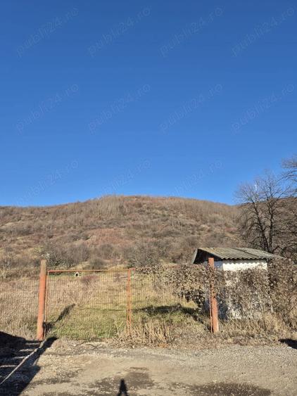 Teren de 3000 mp, în Aninoasa