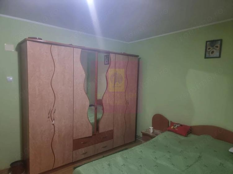 Casă cu 7 camere cu Teren 1500 Mp în Islaz