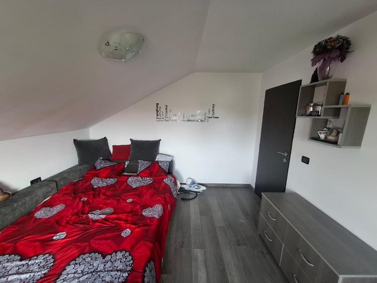 Apartament cu 2 camere semidecomandat în Pârneava