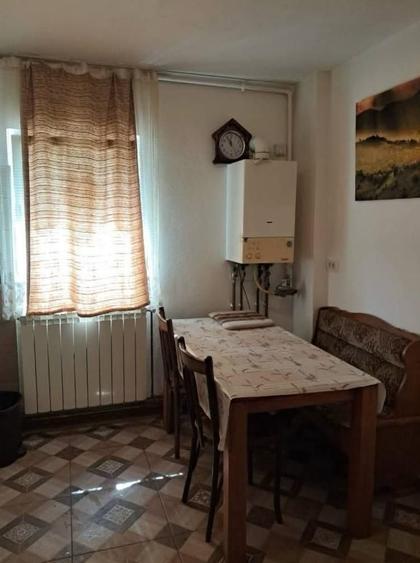Apartament cu 3 camere decomandat, mobilat în Central