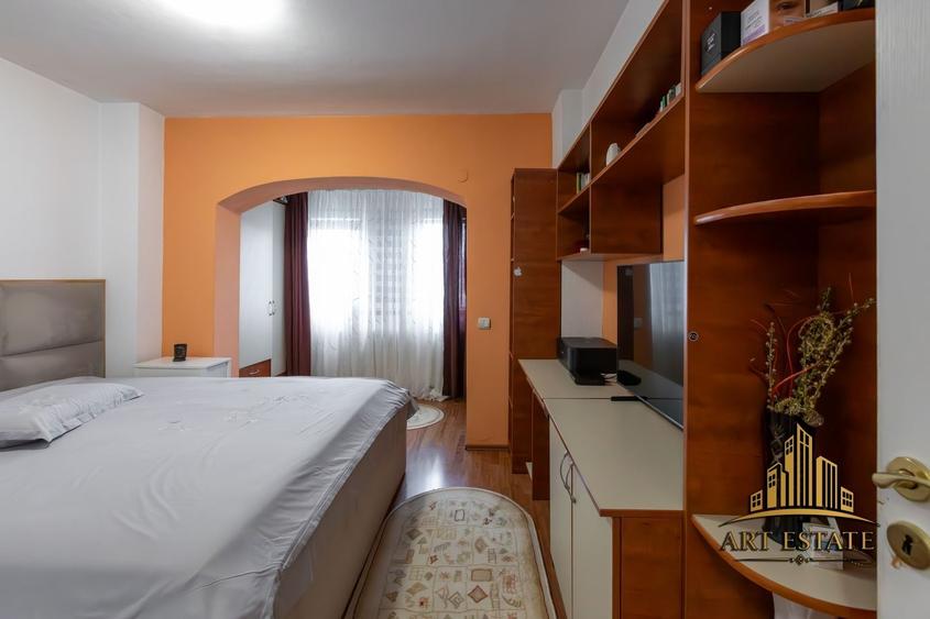 Apartament cu 4 camere decomandat, mobilat în Alexandru cel Bun