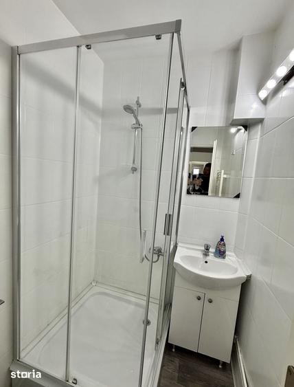 Apartament cu 4 camere decomandat în Între Lacuri