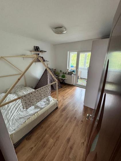 Apartament cu 3 camere decomandat în Decebal