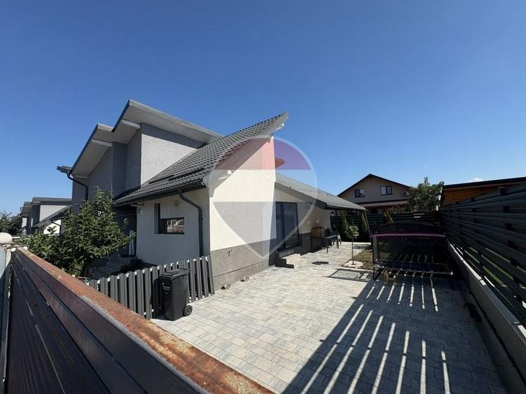 Casă individuală cu 3 camere cu Teren 250 Mp în Exterior Est