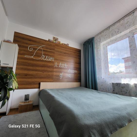 Apartament cu 3 camere semidecomandat în Central
