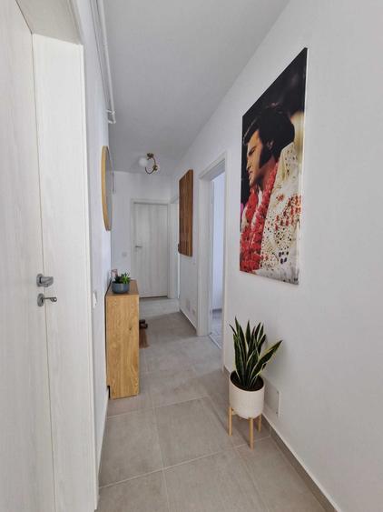 Apartament cu 3 camere decomandat în Titan