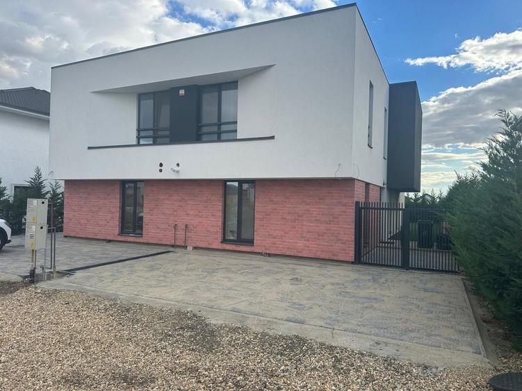Duplex cu 4 camere cu Canalizare în Dumbrăvița