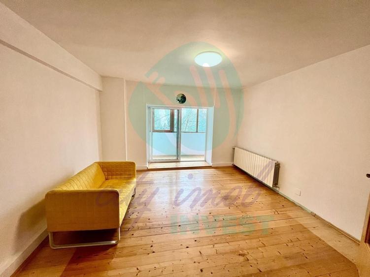 Apartament cu 6 camere semidecomandat în Timpuri Noi