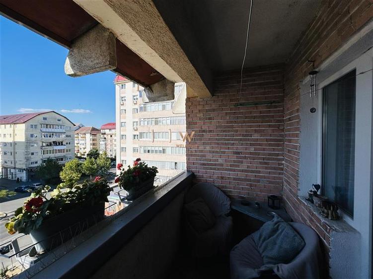 Apartament cu 4 camere decomandat în Valea Aurie