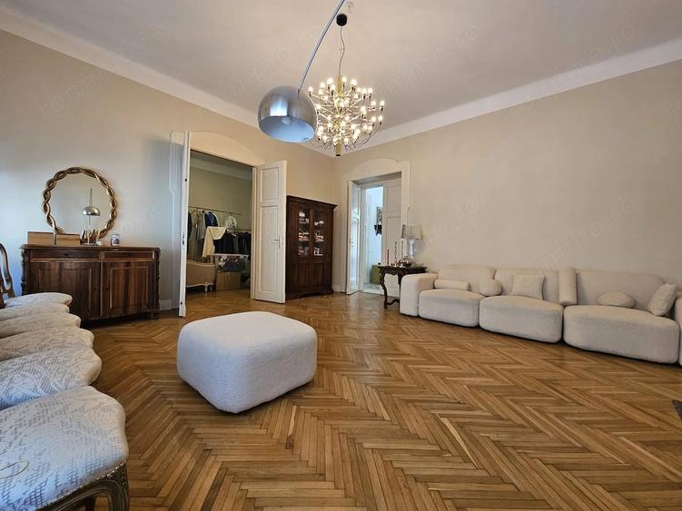 Piata Unirii! Cladire renovata!. Vedere pe pietonala! Lift! - 3