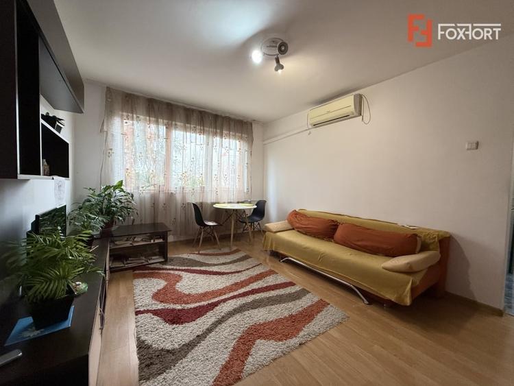 Apartament cu 3 camere semidecomandat, mobilat în Cetății