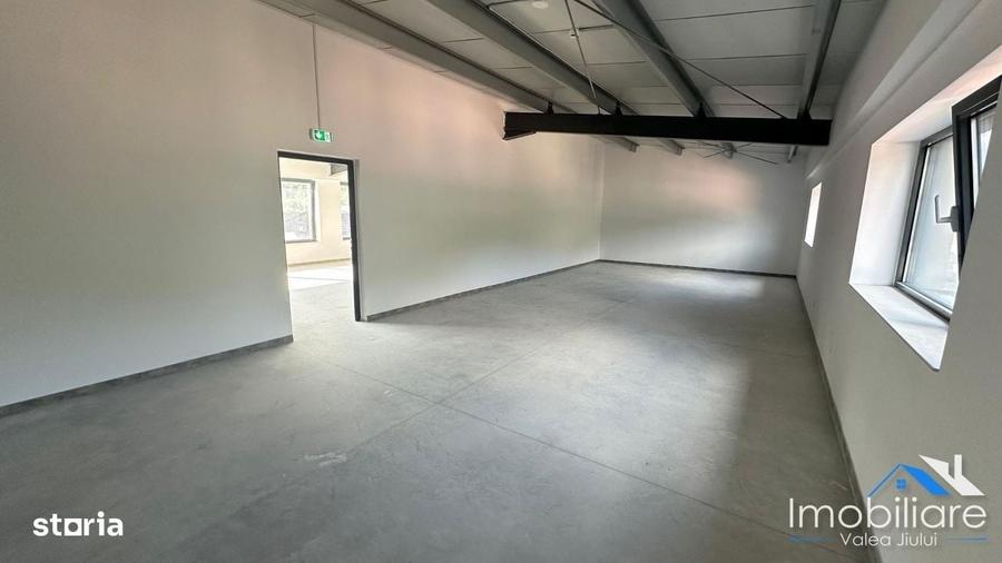 Spațiu comercial, de 550 mp, în Petros