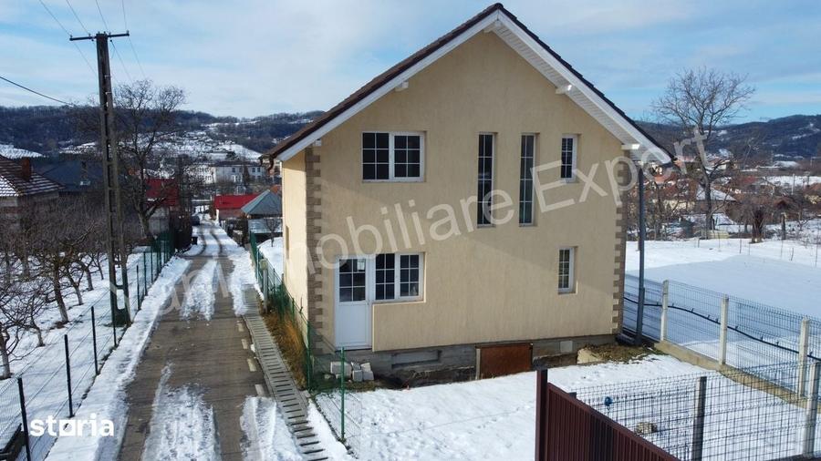Casă cu 4 camere cu Teren 407 Mp în Țițești