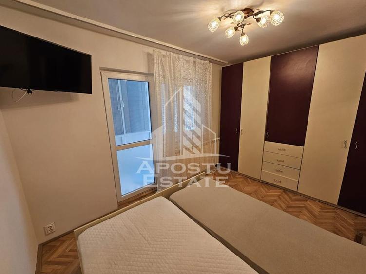 Apartament cu 4 camere decomandat în Complex Studențesc
