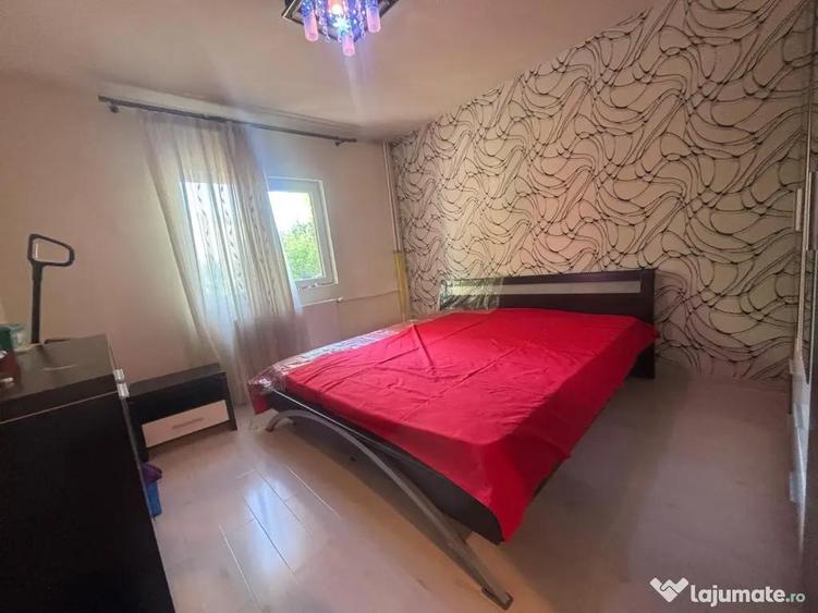 Apartament cu 3 camere semidecomandat în Drumul Taberei