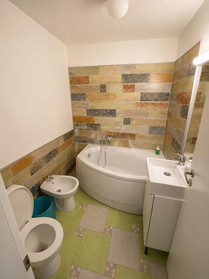 Apartament cu 3 camere semidecomandat, mobilat în Ștefan cel Mare