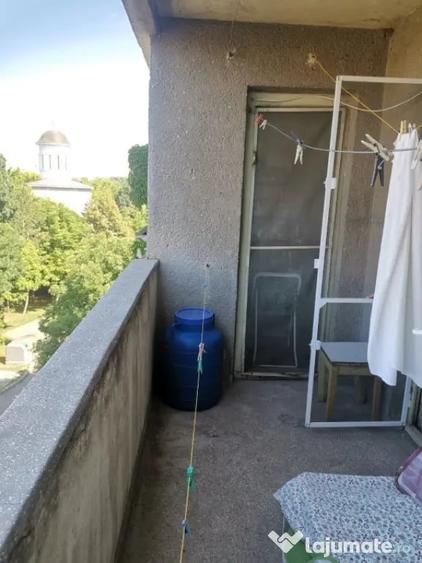 Apartament cu 3 camere decomandat în 1 Mai