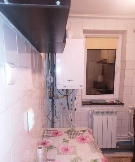 Apartament cu 3 camere semidecomandat, mobilat în Tomis Nord