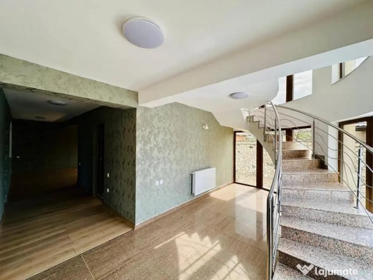 Casă cu 5 camere cu Teren 450 Mp în Central