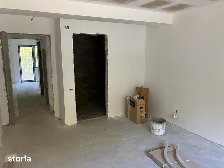 Casă cu 10 camere cu Teren 900 Mp în Cârțișoara