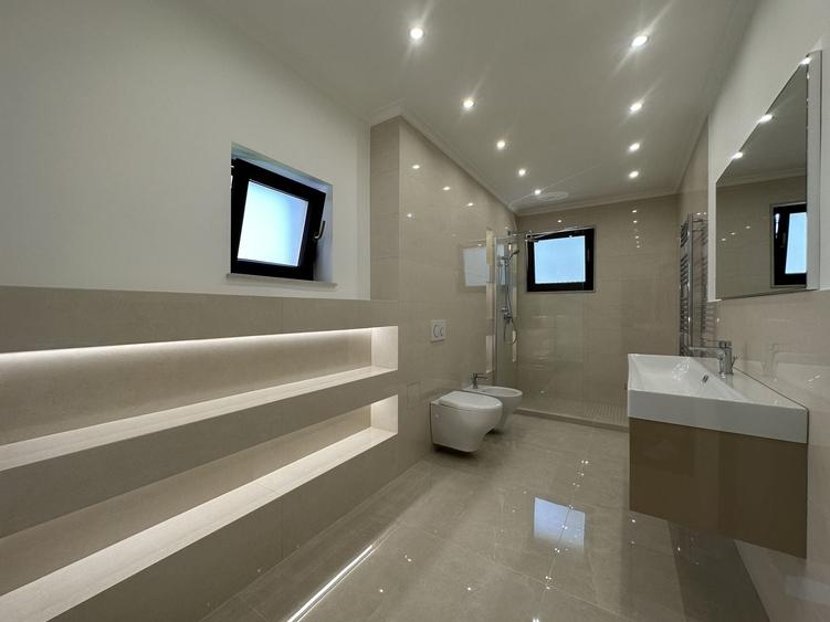 Casă individuală cu 6 camere cu Canalizare în Dorobanți