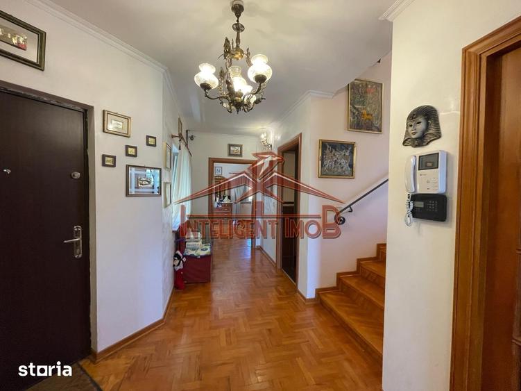 Casă cu 5 camere decomandat cu Teren 900 Mp în Mândra