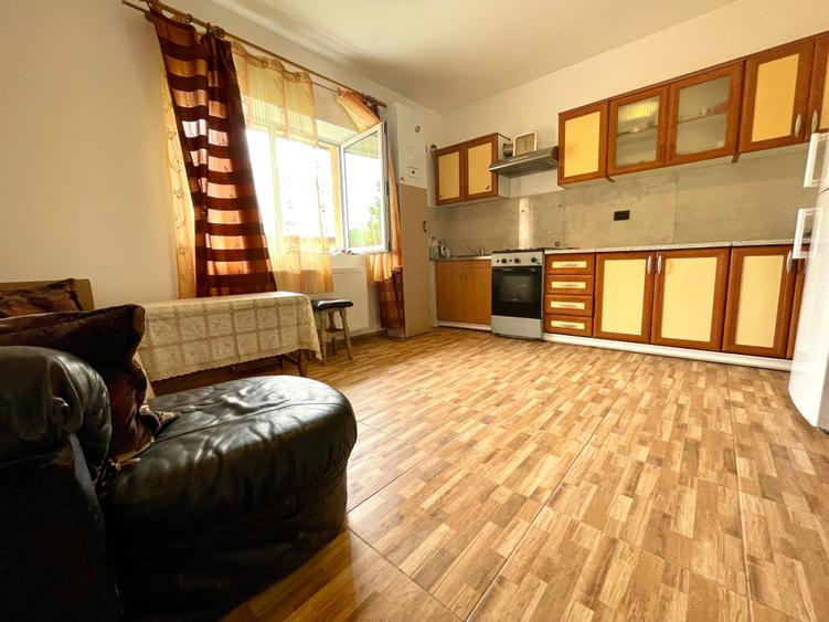 Casă cu 4 camere cu Teren 180 Mp în Valea Adâncă