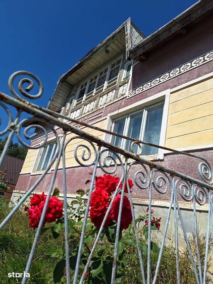 Casă cu 5 camere cu Teren 1045 Mp în Central