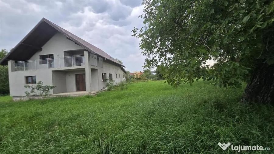 Casă cu 5 camere cu Teren 1483 Mp în Mitocu Dragomirnei