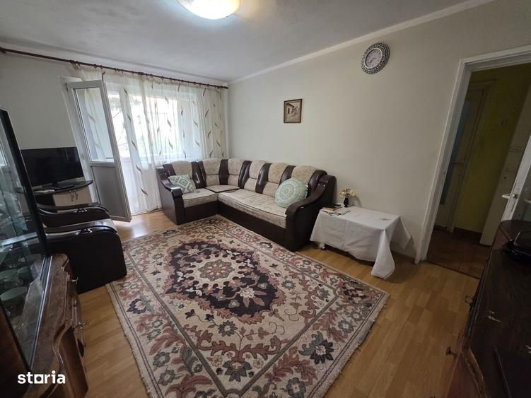 Apartament cu 4 camere semidecomandat în Hipodrom
