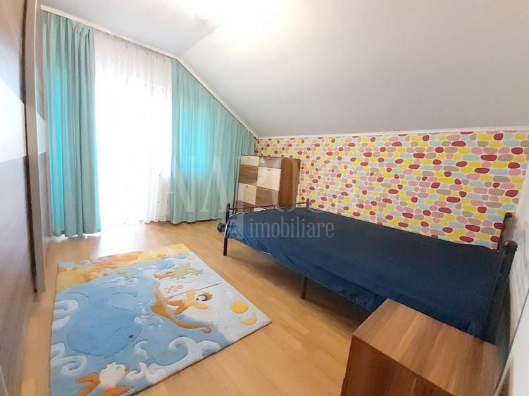 Casă individuală cu 6 camere cu Canalizare în Sânmartin