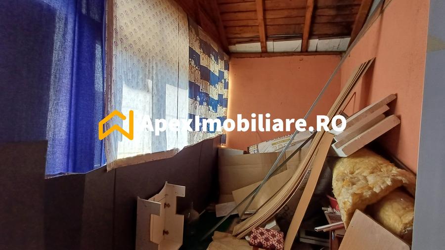 Casă individuală cu 15 camere cu Canalizare în Apărătorii Patriei