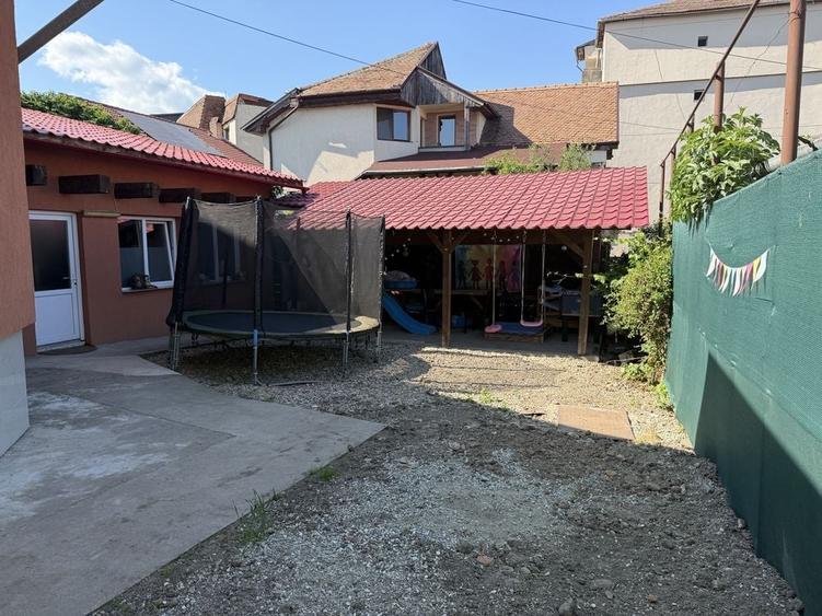 Casă cu 4 camere în Central