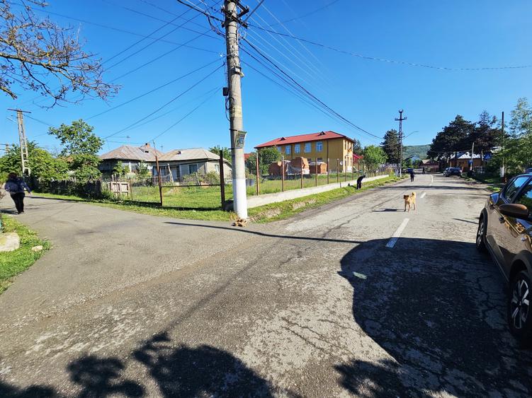 Teren Construcții intravilan de 1000 mp, în Lapoș