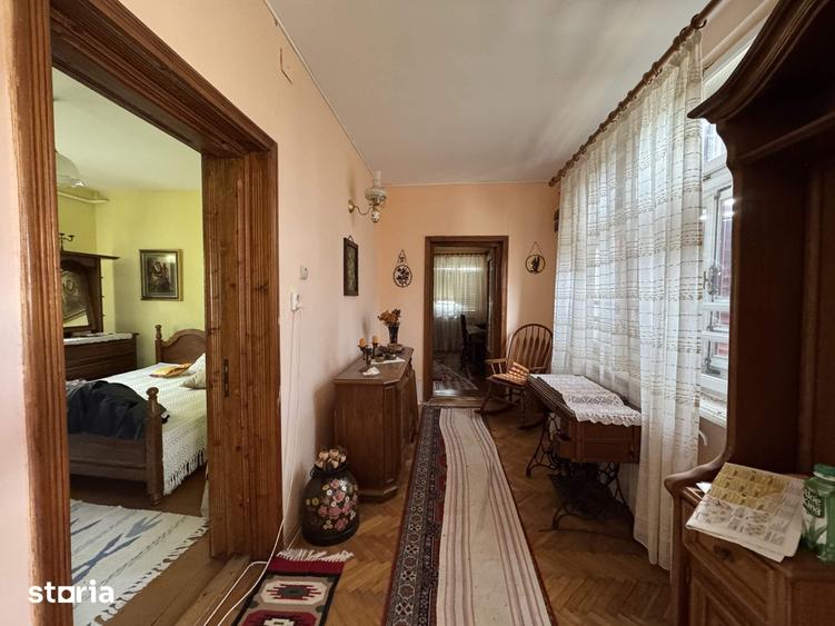 Casă cu 8 camere cu Teren 1150 Mp în Slătioara