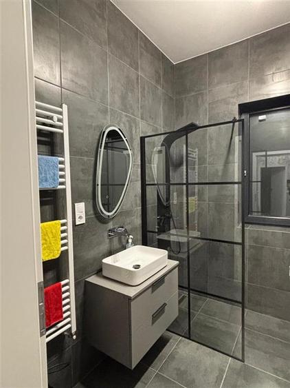 Apartament cu 3 camere semidecomandat, mobilat în Hipodrom 3