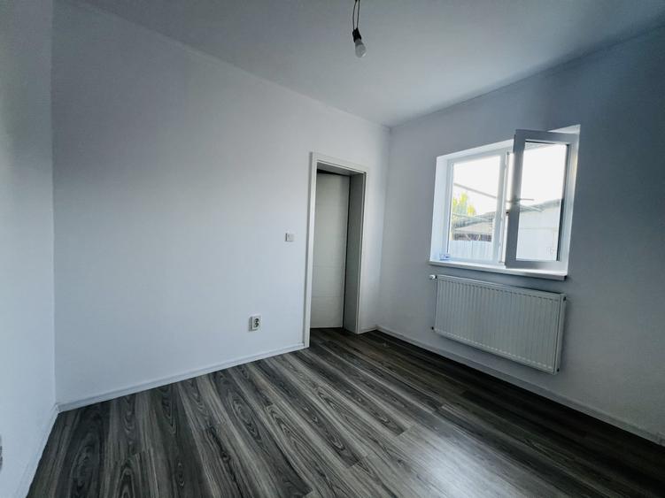 Duplex cu 4 camere cu Teren 235 Mp în Plopi