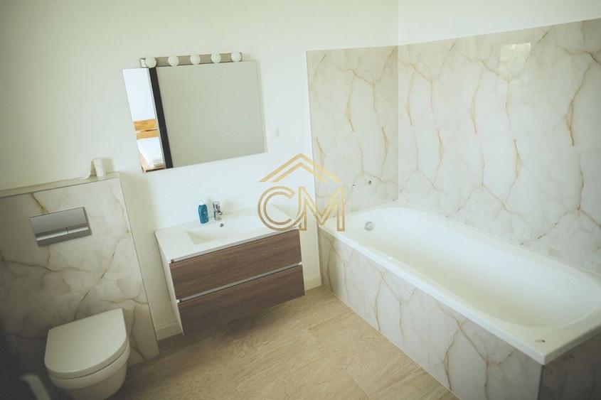 Casă individuală cu 8 camere cu Canalizare în Șelimbăr
