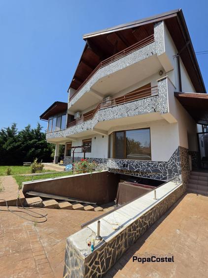 Casă individuală cu 8 camere cu Canalizare în Mogoșoaia