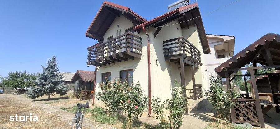 Casă cu 8 camere cu Teren 776 Mp în Central